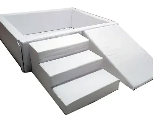 PISCINA DE BOLINHAS QUADRADA ESPUMADA COM RAMPA E ESCADA